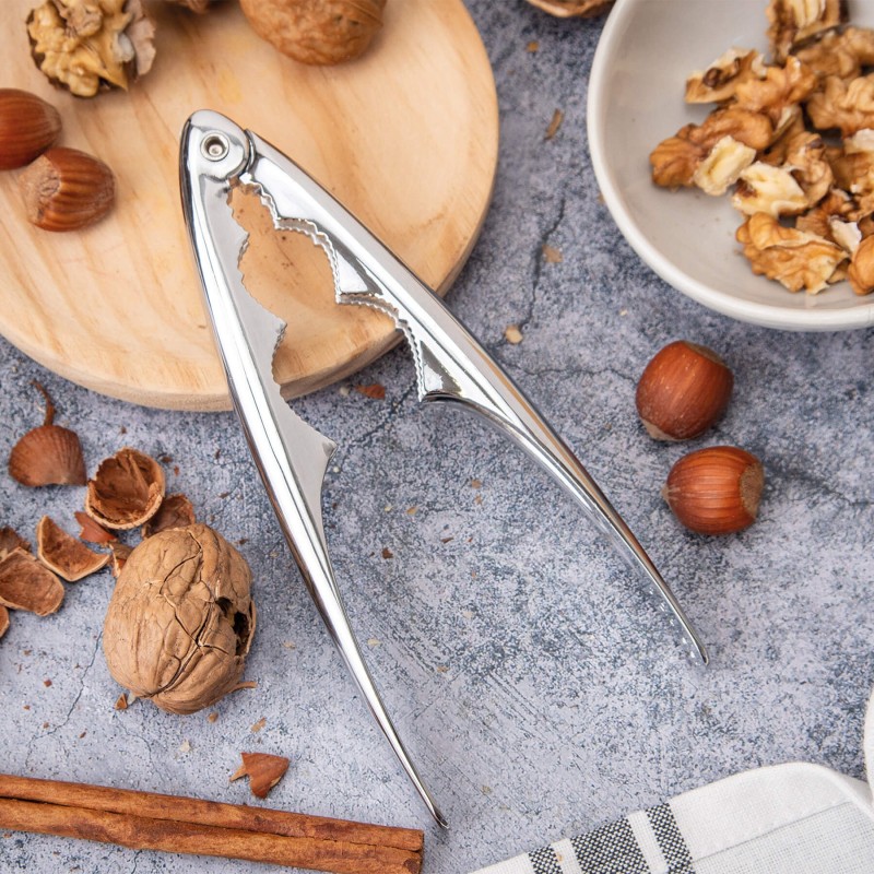 Nutscracker with Spring | 3 Claveles