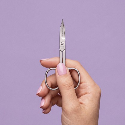 Curved Nails & Cuticle Scissors | 3 Claveles 2