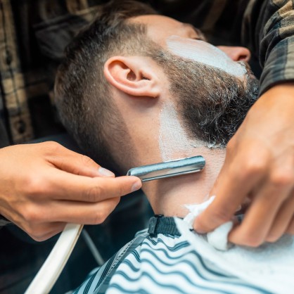 White Hairdressing Razor | 3 Claveles 2