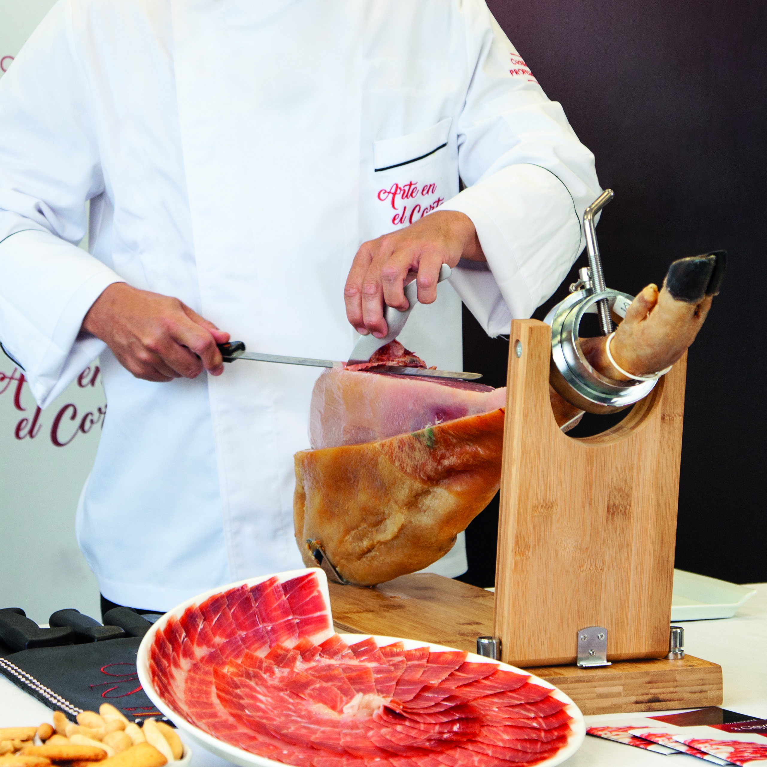 Soporte jamonero 3Claveles cómo cortar un jamón