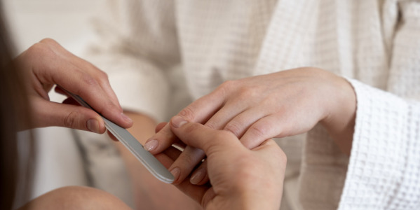 Cómo hacer uñas en casa: Aprende a hacerlas paso a paso