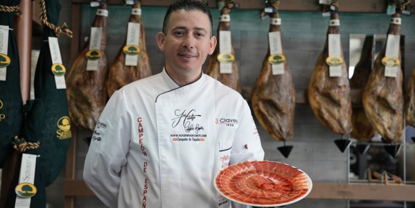3Claveles renueva su colaboración con José Manuel Hidalgo hasta 2028