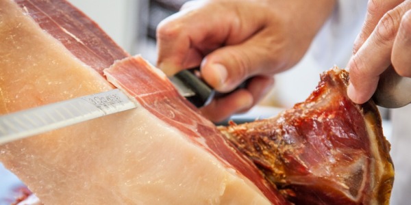 Errores al cortar jamón: los más comunes y cómo evitarlos
