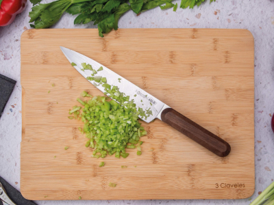 Cómo limpiar la tabla de madera de la cocina: Trucos y consejos