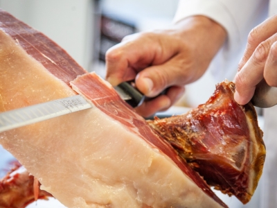 Errores al cortar jamón: los más comunes y cómo evitarlos
